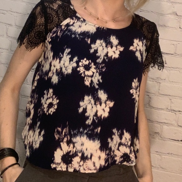 Target Crop Top Lace Sleeve - Picture 9 of 9